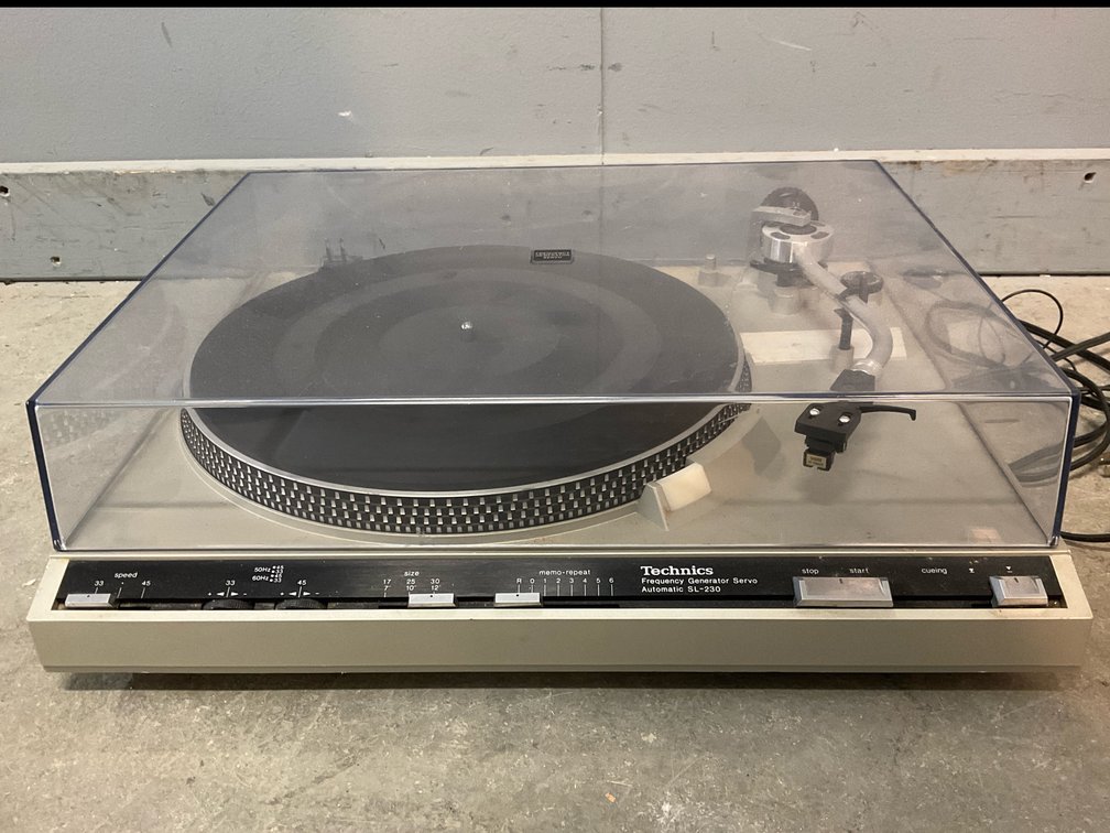 Technics SL-230 Turntable 