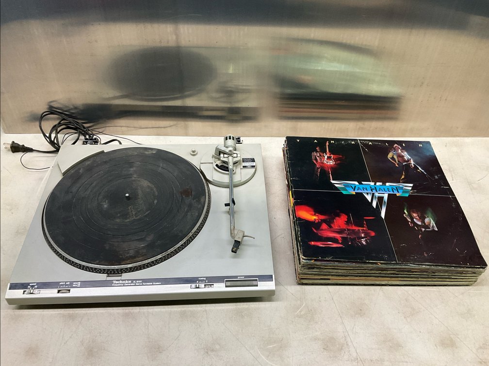 Technics SL-B100 Turntable & Records