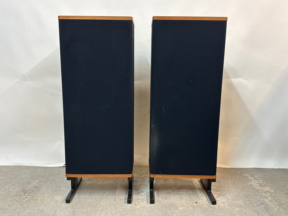Vandersteen Model 2 Floor Speakers 