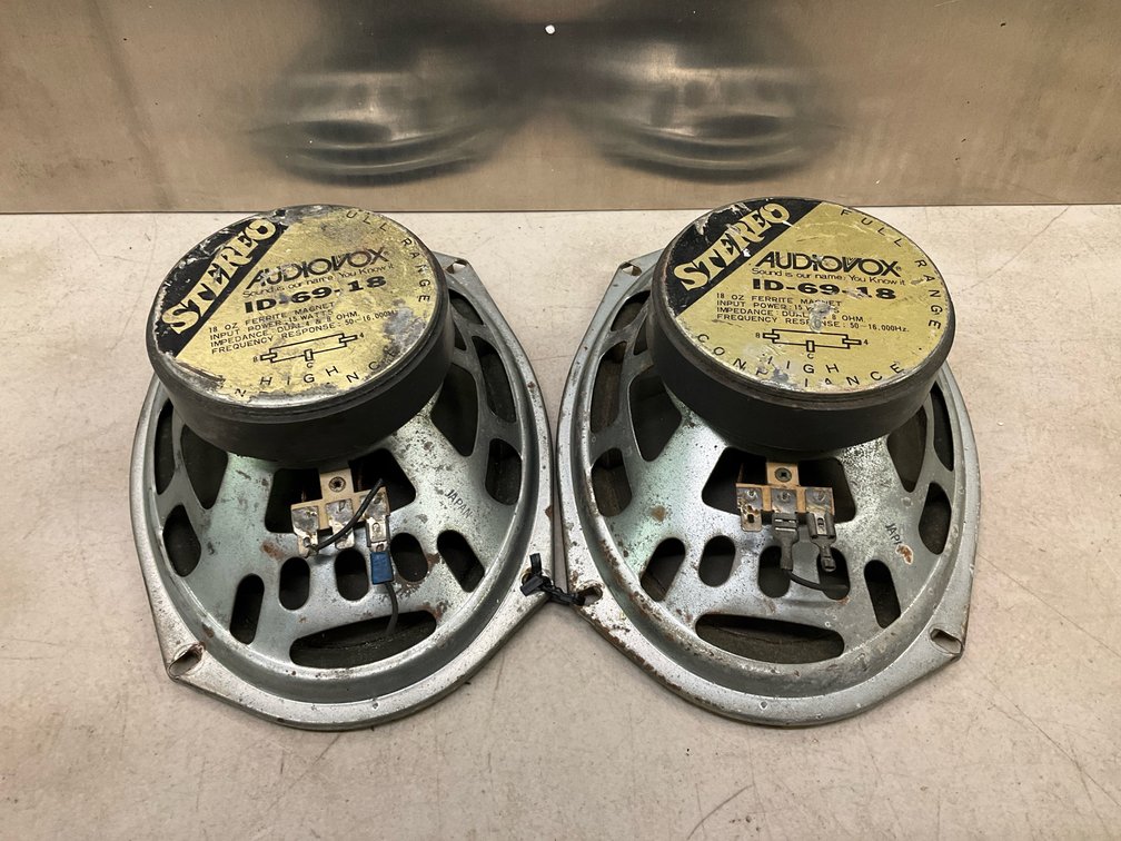 Pair of Audiovox Speakers
