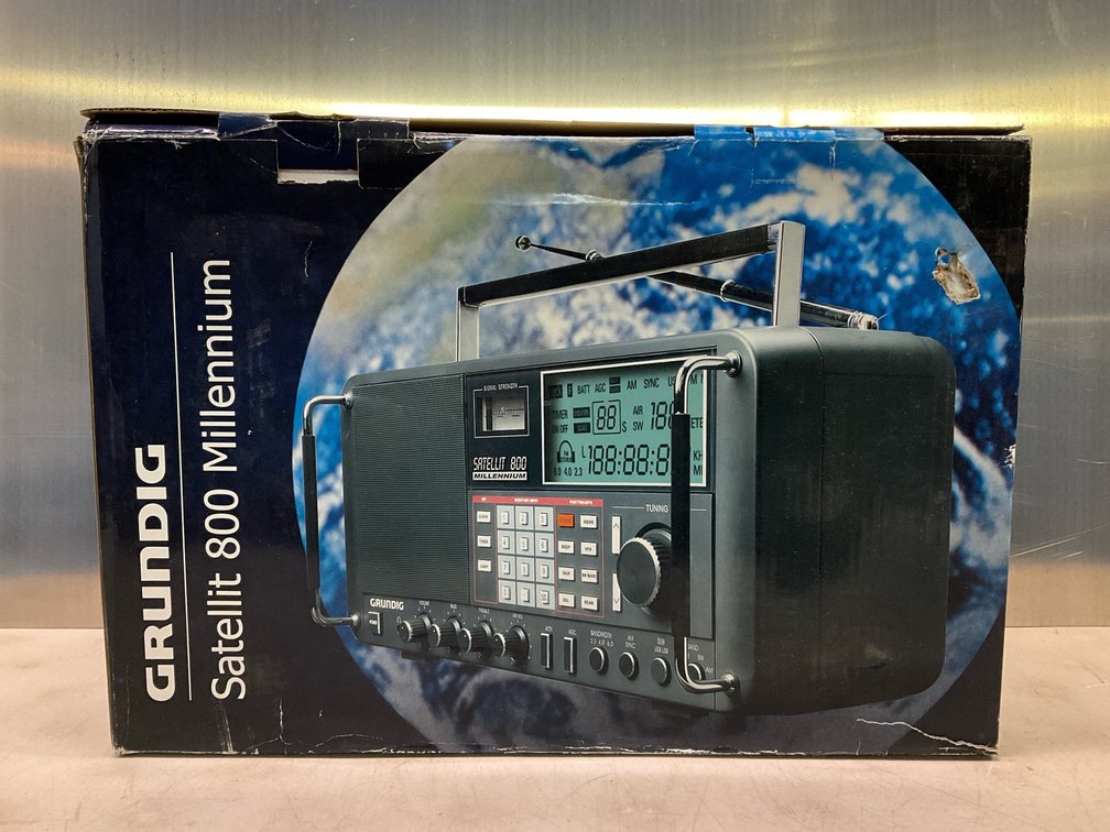 Grundig Satellit 800 Millenium Radio