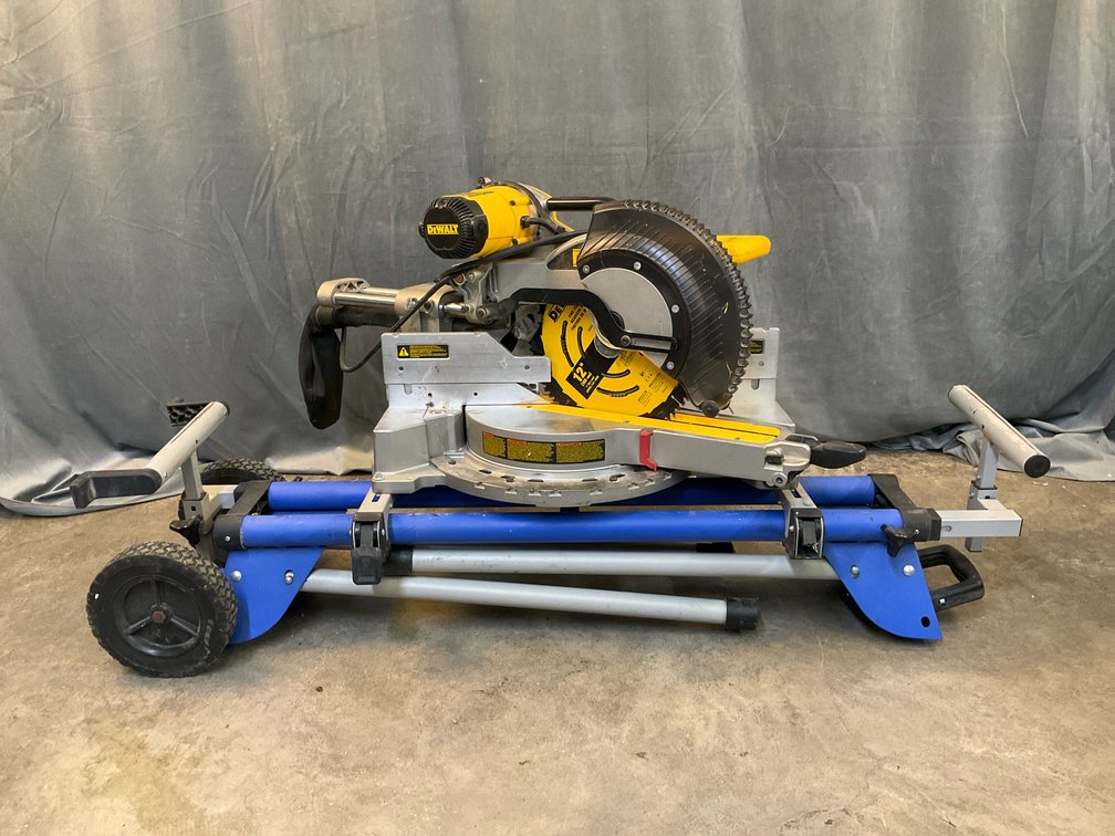 DeWalt Compound Miter Saw