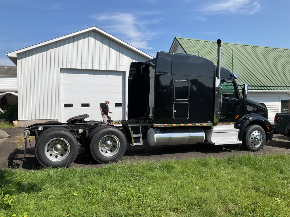 Peterbilt Model 579 Sleeper Commercial Truck 3% Buyer's Premium