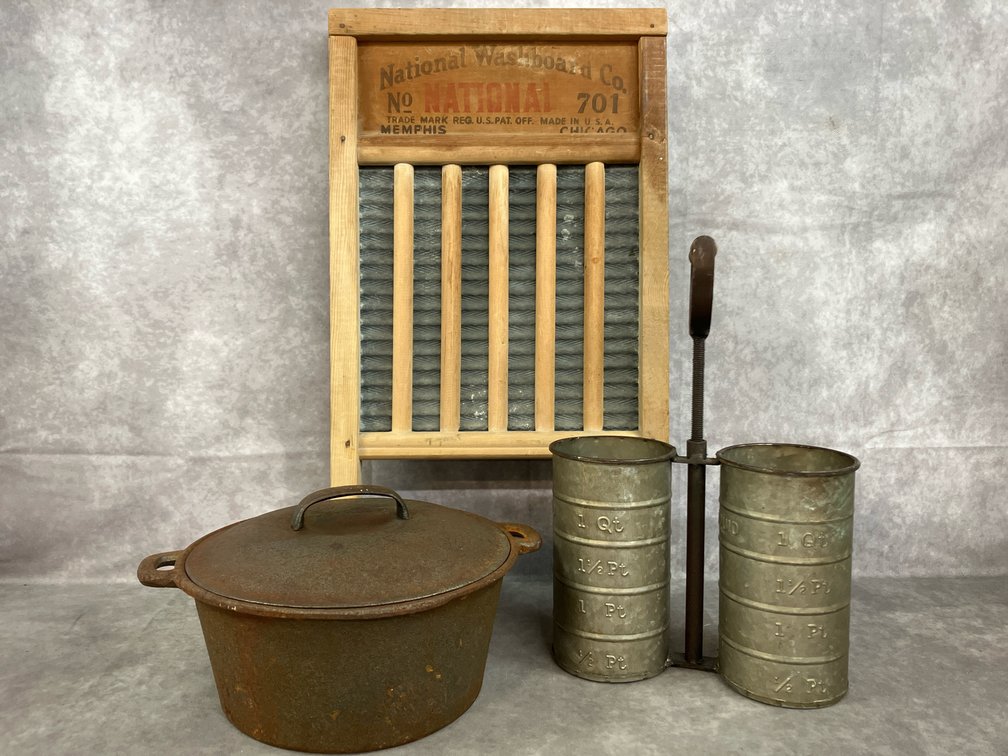 Cast Iron Dutch Oven, Caddy, & Washboard