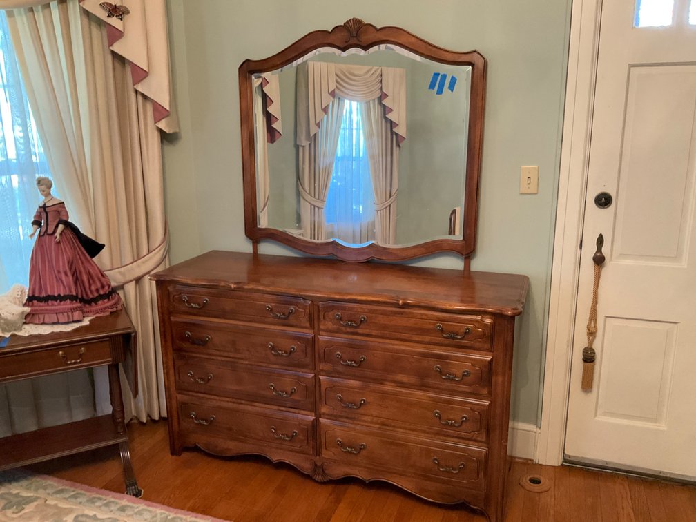 Chest of Drawers/Mirror