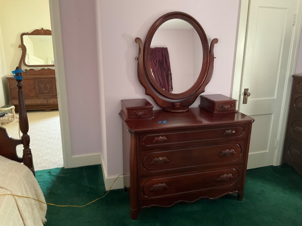 Chest of Drawers/Mirror