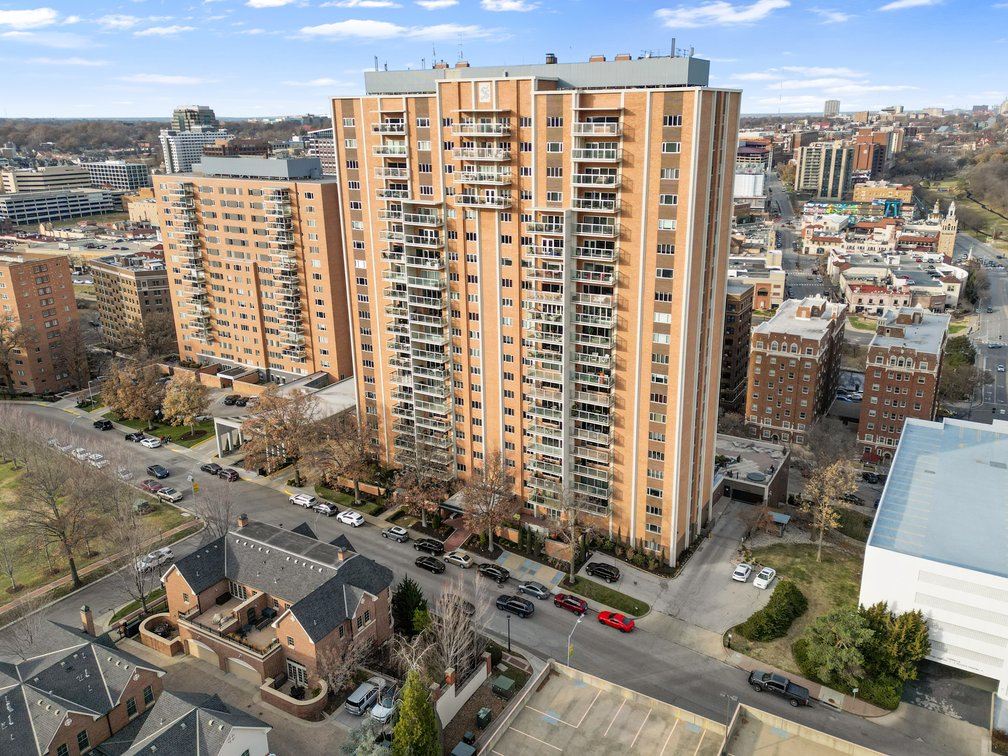 121 W 48th Street #E100 Kansas City, MO 64112