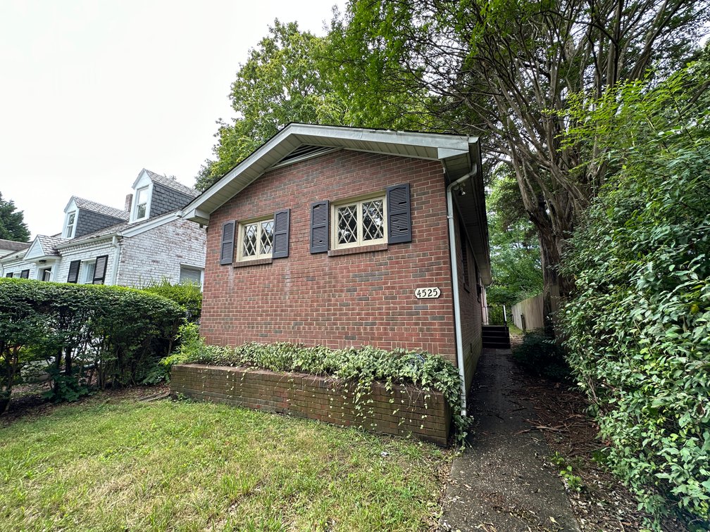 Image for 1 Bed/ 1 Bath Brick Rancher located in Willow Lawn; 4525 Fitzhugh Ave