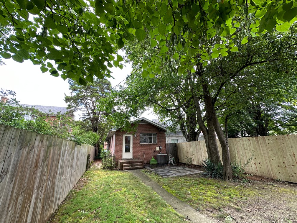 Image for 1 Bed/ 1 Bath Brick Rancher located in Willow Lawn; 4525 Fitzhugh Ave