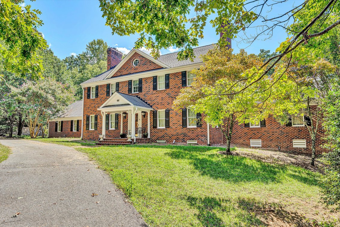 Image for Beautiful Troutville home with Colonial Williamsburg flair
