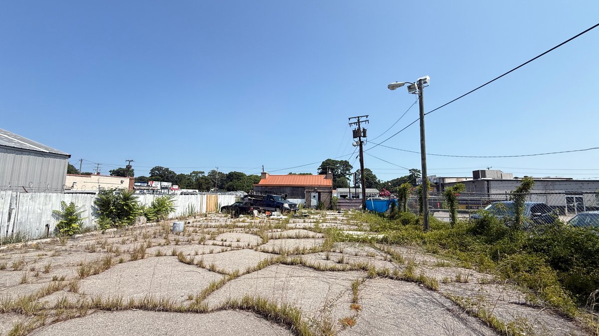Image for Freestanding Retail/Restaurant Building – C2-Zoned Former Diner with 16 Parking Spots on High-Traffic Little Creek Rd, Norfolk, VA