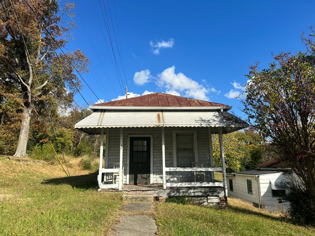 Non Judicial #11 (Ruth Martin, Richard Martin, Agnes Martin, Bernice Martin, Douglas Martin) Parcel Tax ID: 54406, TACS #121016, Acres: 0.145 +/- Residential, 1 bed/ 1 bath, 512 Sq, Built 1920, 35 Baltimore Avenue, Danville 24541