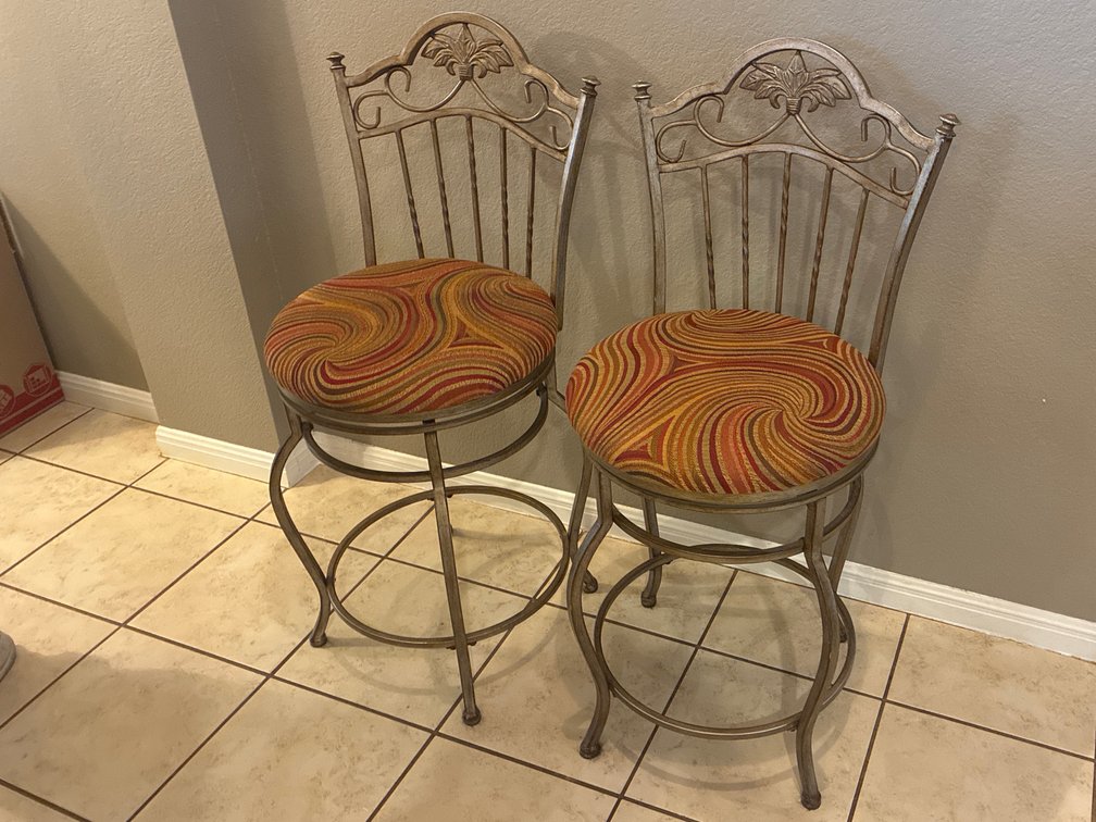 Low level bar stools
