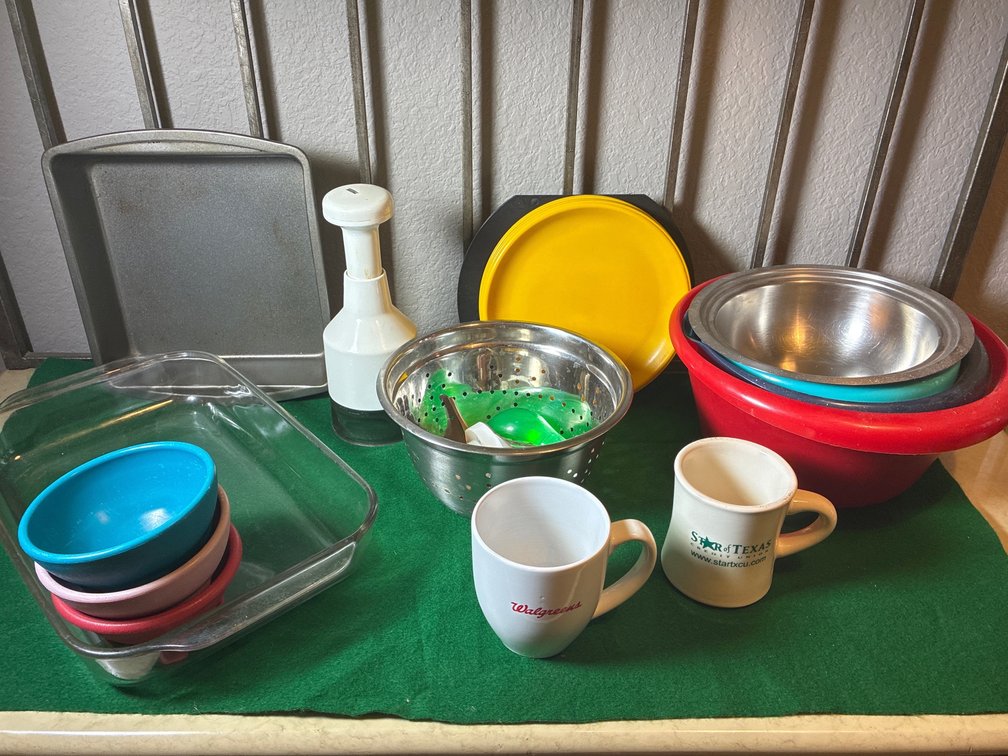 Miscellaneous kitchen items