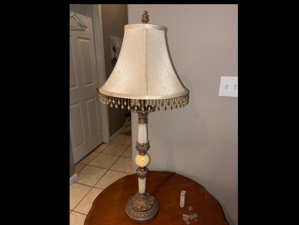 Elegant reproduction lamp
