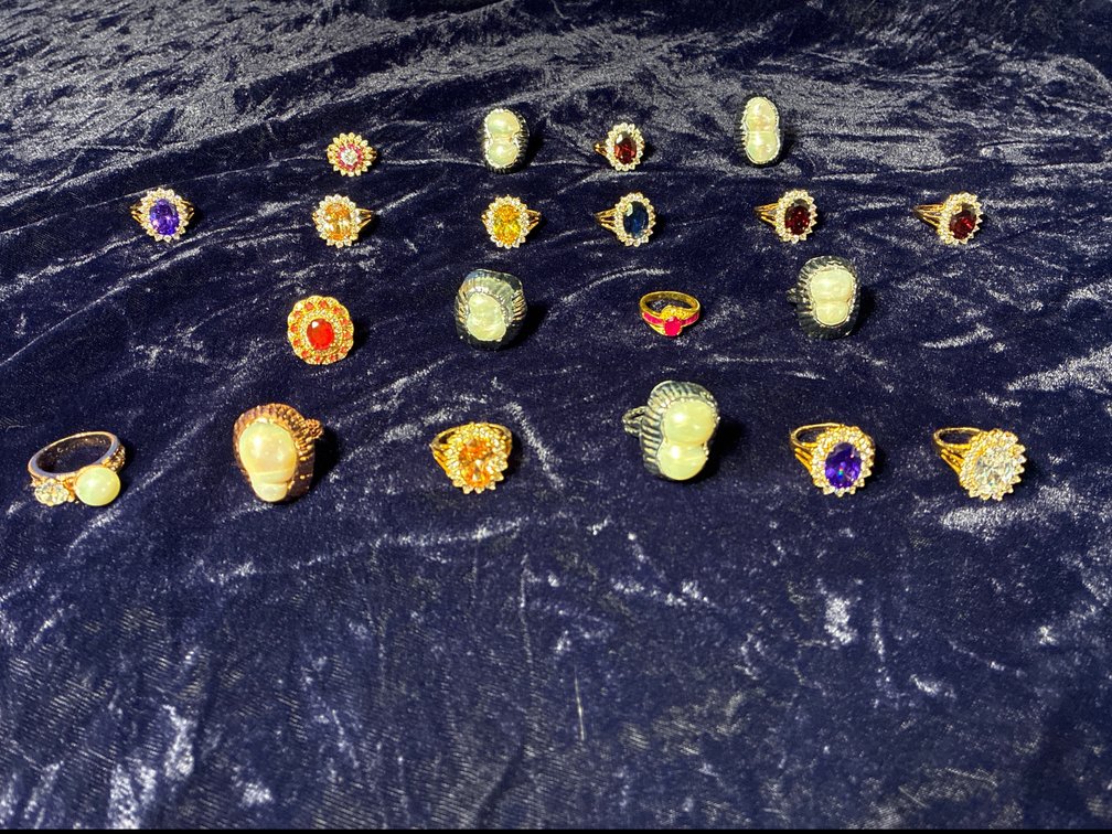 Box with 20 cocktail rings