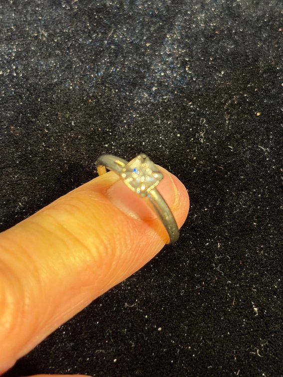 Diamond ring 2.35 g