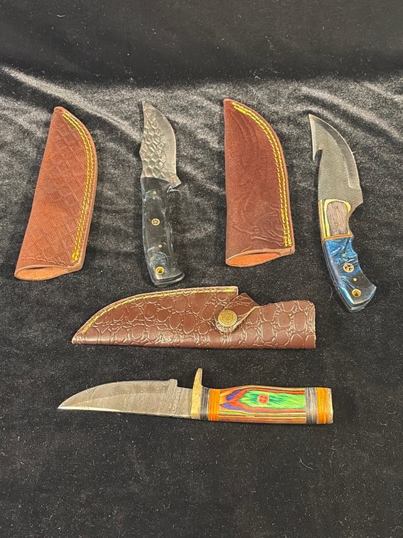 Group of handcrafted knives w/leather sheath