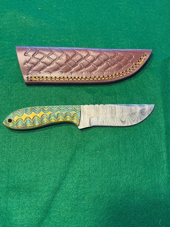 Handcrafted Damascus knife with sheath