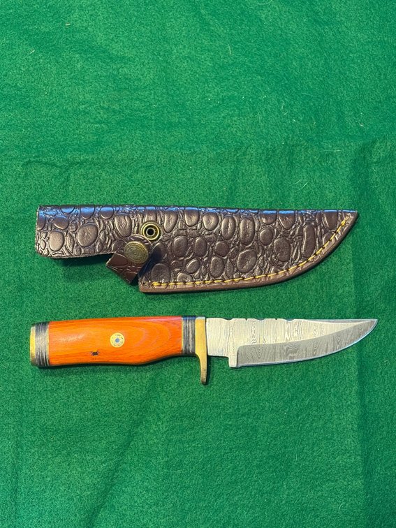 Handcrafted Damascus Knife w/ Sheath