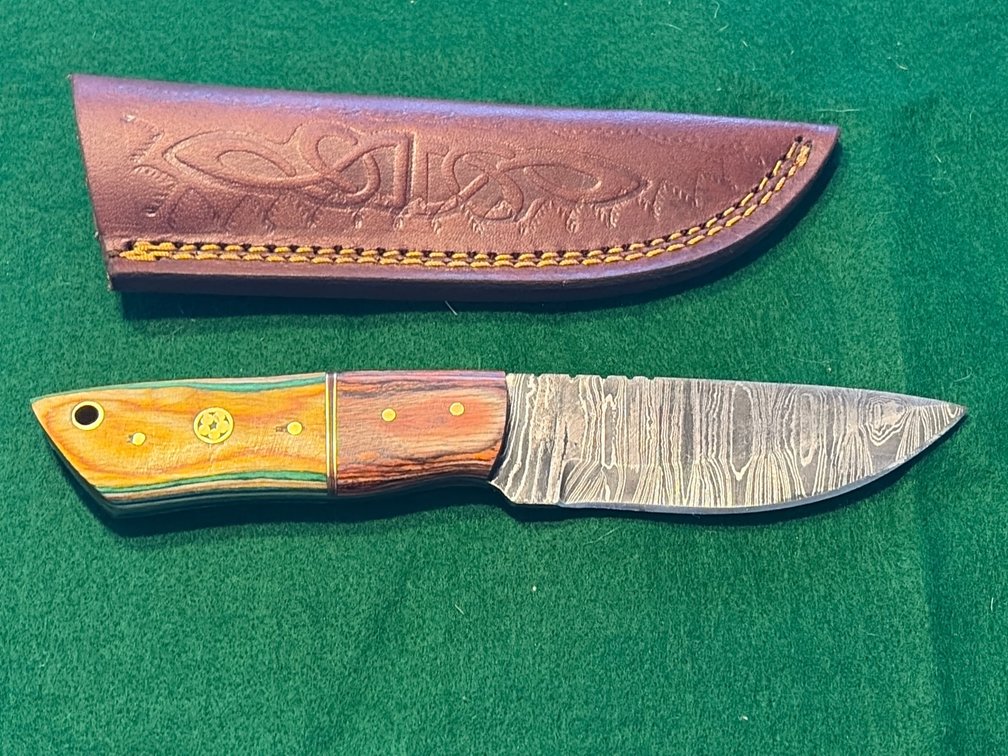 Handcrafted Damascus with leather sheath