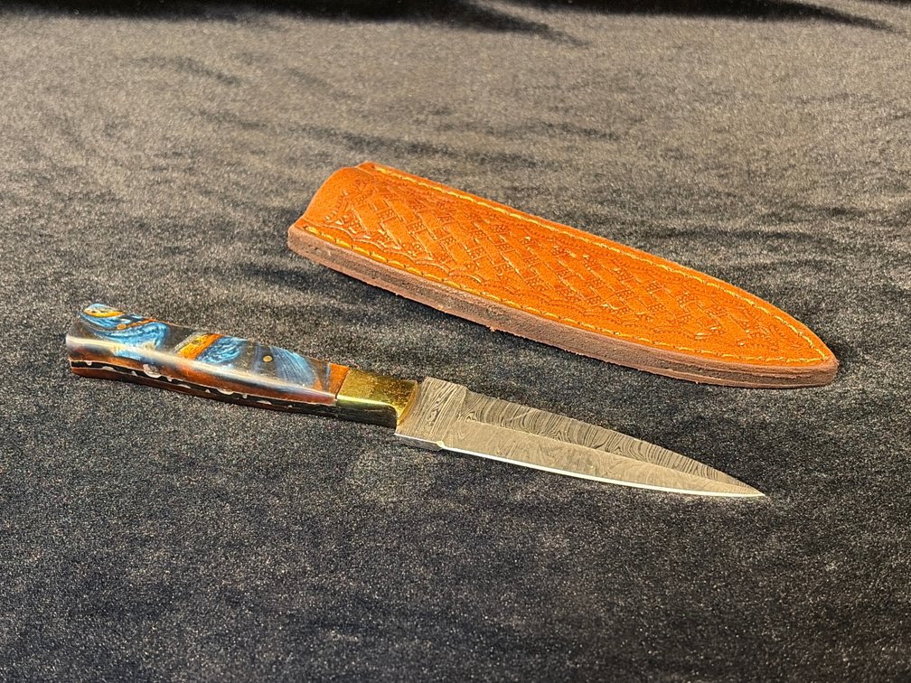 Damascus dagger with leather sheath