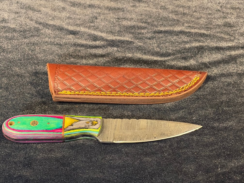 Handcrafted Damascus with leather sheath