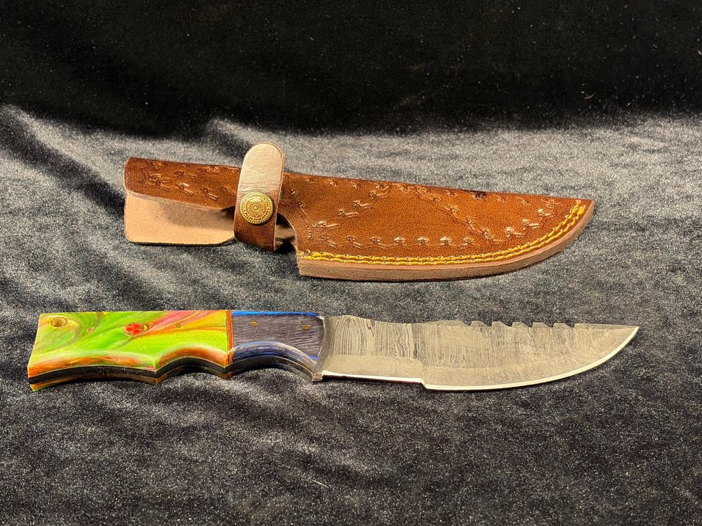 Damascus Blade knife with sheath