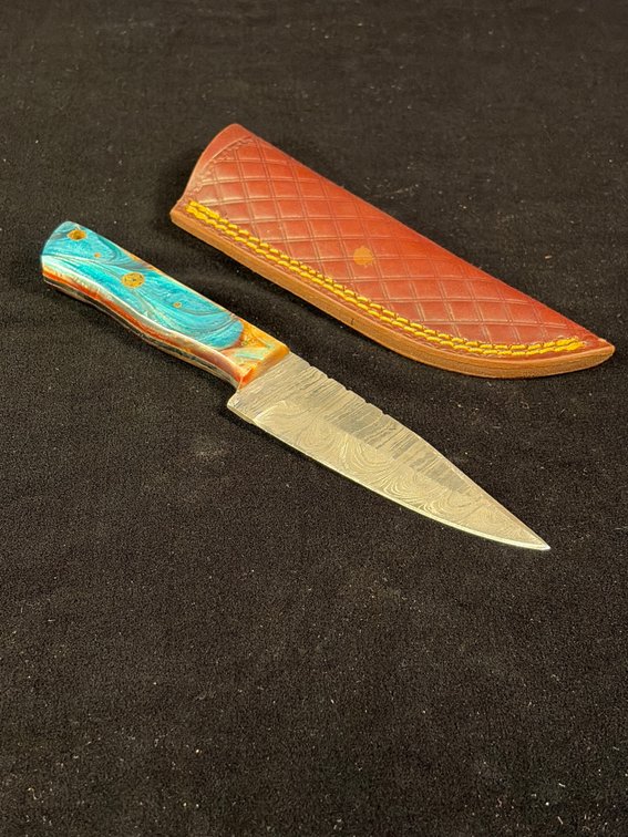 Handcrafted Damascus knife with leather sheath