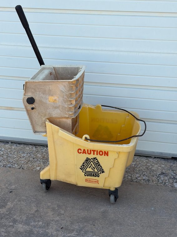 Industrial mop bucket