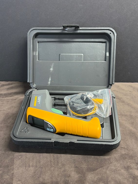 Fluke 561 HVAC Pro IR thermometer