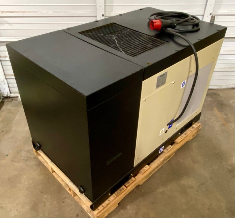 84. Ingersoll Rand Unigy UNI-7-8-H Air Compressor, Max Pressure 8.5 barG (~120 PSIG), 380-480VAC Input Power, Like New Condition