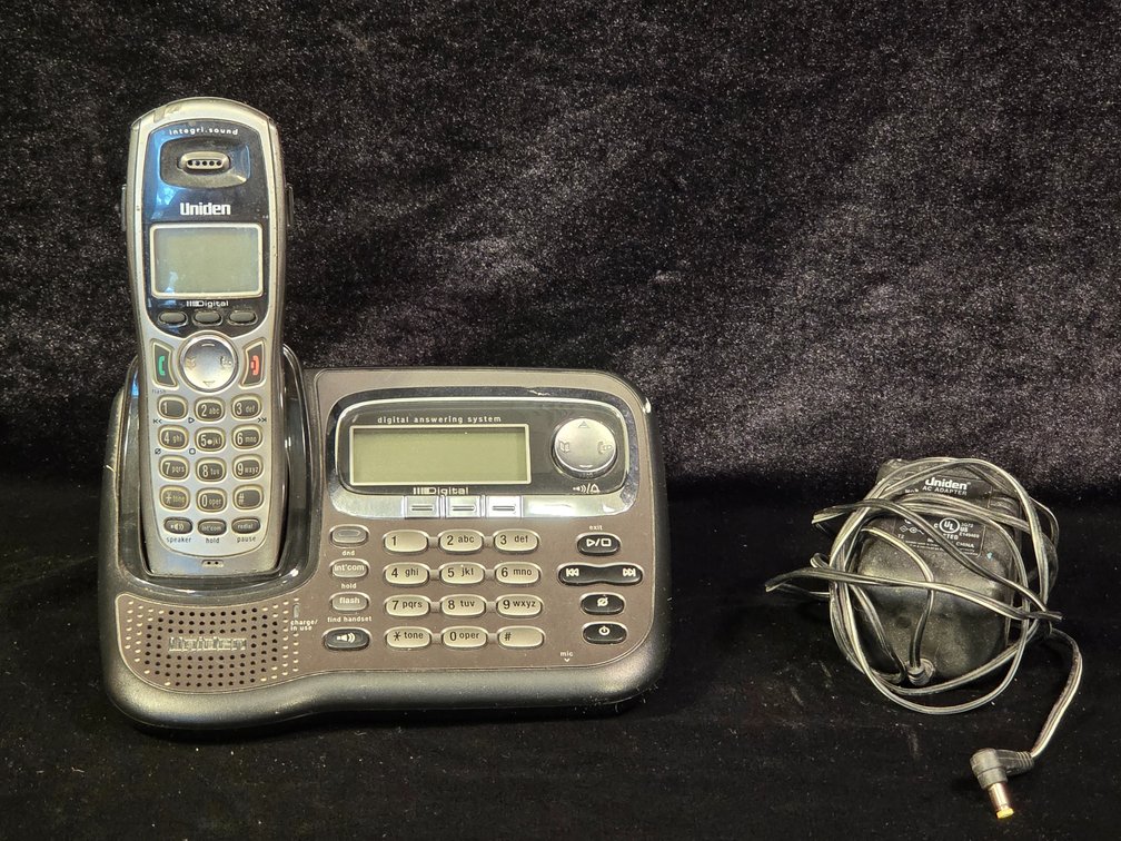 Uniden Powermax 5.8 GHz cordless phone with a digital answering system and power adapter