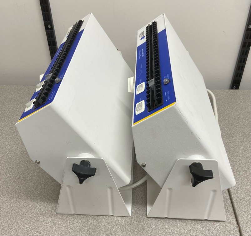 13. 2ea Simco Aerostat XC Ionizing Air Blowers