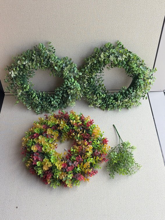 Plastic wreaths