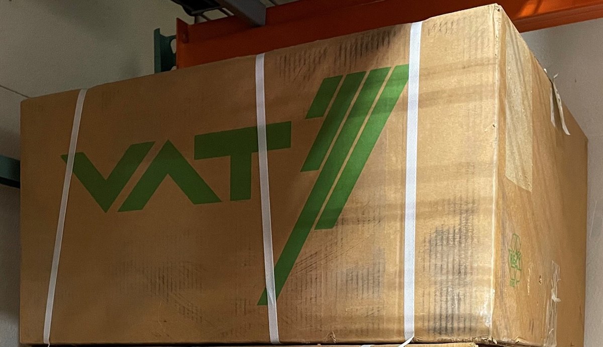 46. VAT 14046-PE44-0006 Pneumatic Gate Valve, ISO-F 200 Flanges, 304 SST Construction, Brand New in Factory Packaging
