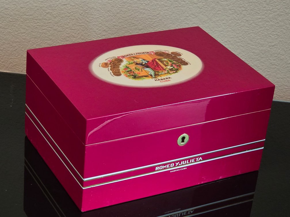Romeo Y Julieta Global Humidor