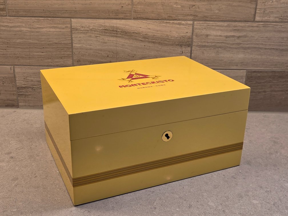 Vintage Montecristo Global Brand Desktop Humidor