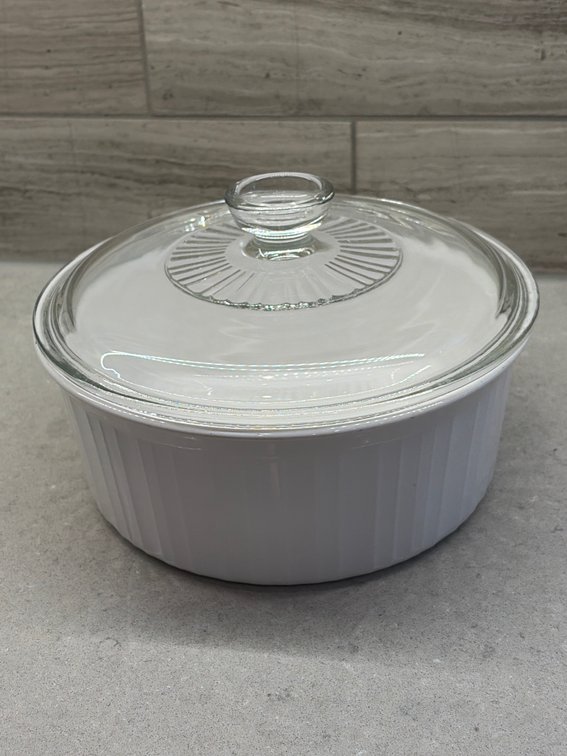 Corning Ware French white 8 inch casserole w/ribbed lid
