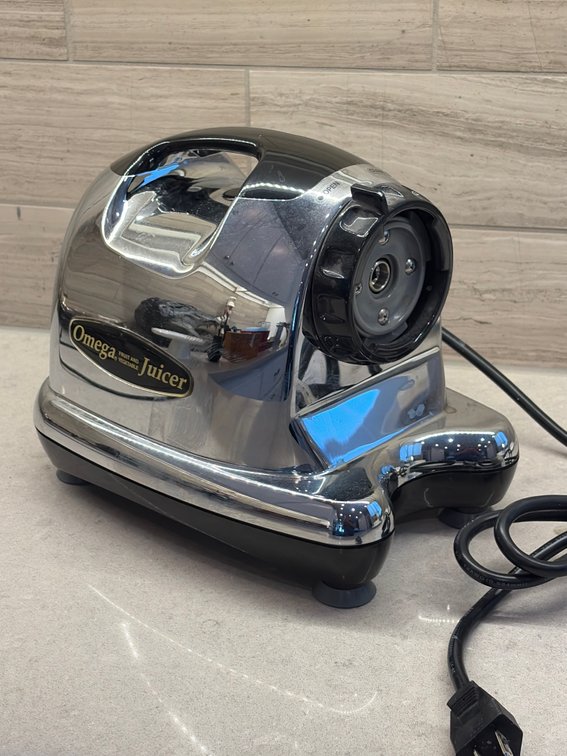Omega J8006 Masticating Juicer