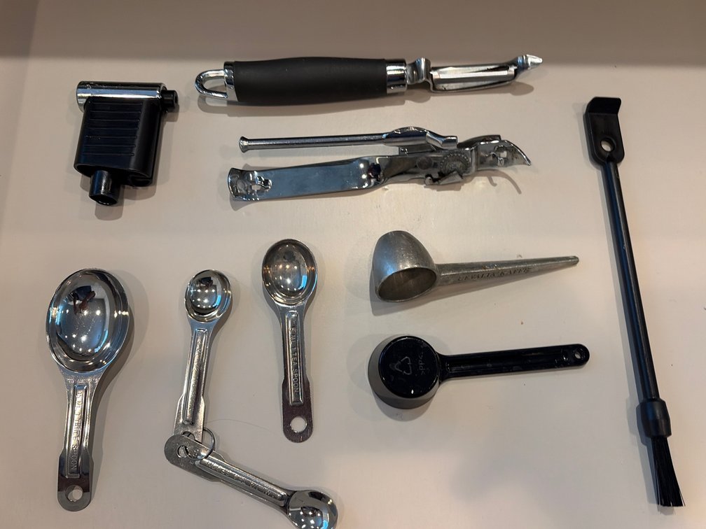 Measuring spoons, peeler, can opener