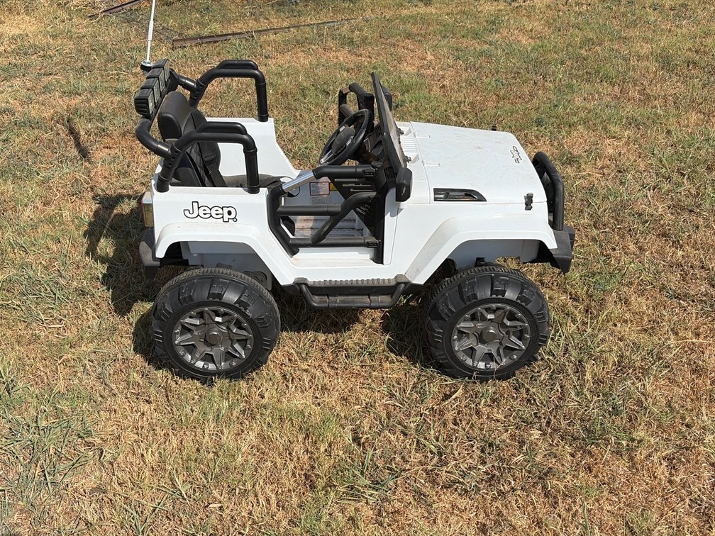 Kids electric Jeep with remote control new battery