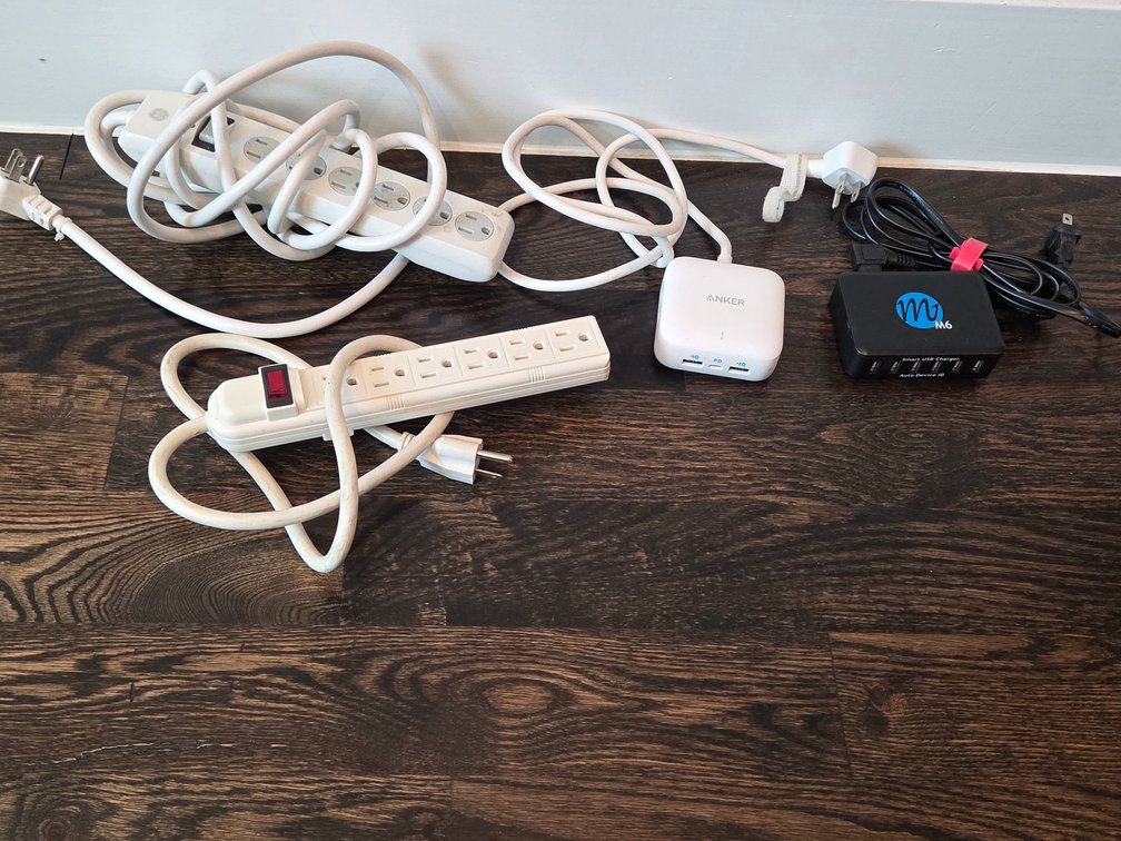 2 6 outlet power strips and 2 USB device charging ports