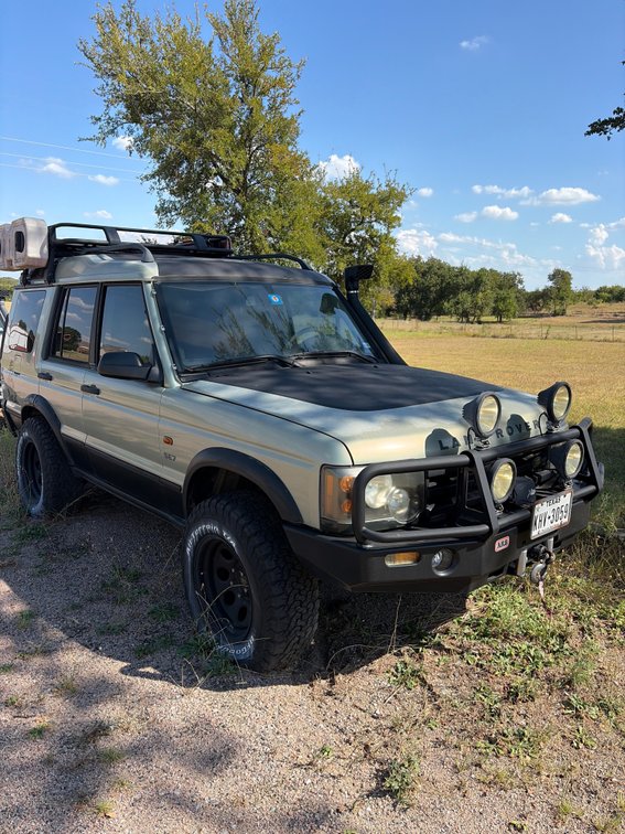 2003 Land Rover SE7 discovery SUV 2003 Land Rover Discovery SE is a full-time four-wheel-drive luxury SUV powered by a 4.6-liter V8 engine generating 217 horsepower and 300 lb-ft of torque