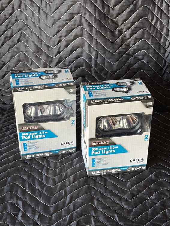 (2) 560 Lumen Pod Lights 2 pks