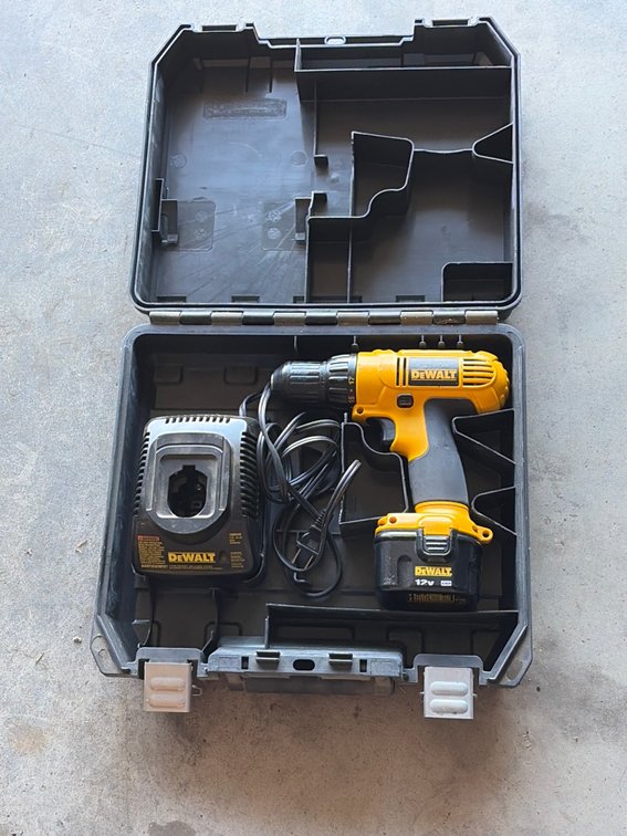 DeWalt 12 V cordless screw gun with charger and carrying box