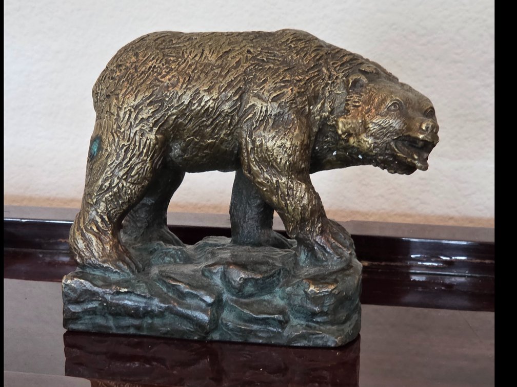 Bronze electroplated resin grizzly bear