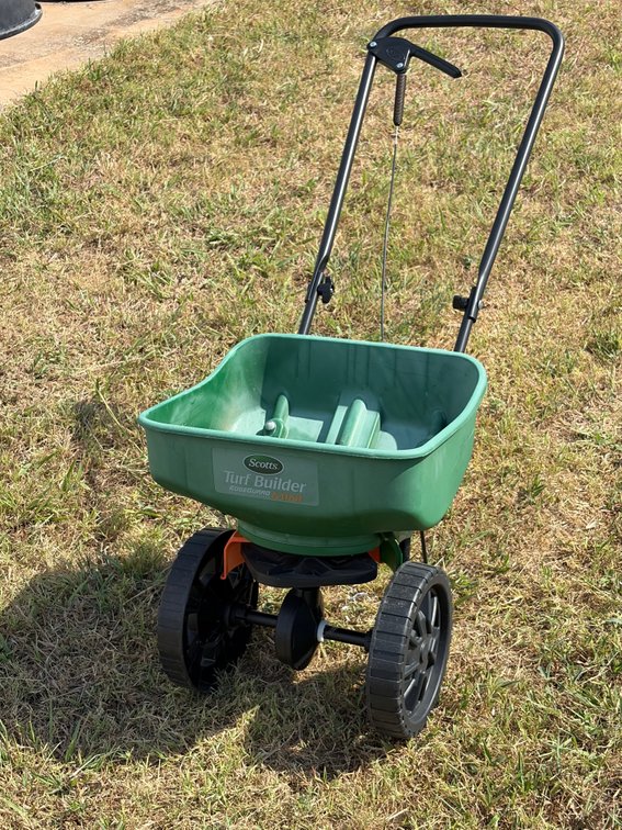 Scotts Turf Builder fertilizer spreader