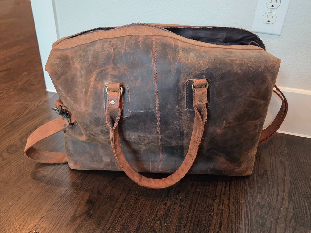 Wine Enthusiast Genuine Buffalo Leather 6-Bottle Weekender Wine Bag