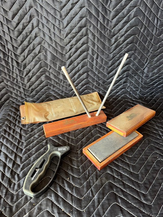 Smith knife sharpeners and stone